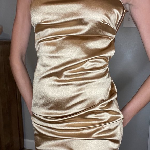 New gold club mini dress, shiny material, backless, bodycon, size S - Picture 2 of 4